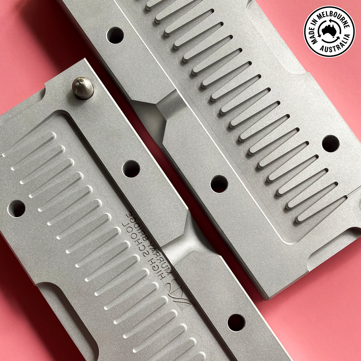 Detangling comb product mould for plastic recycling