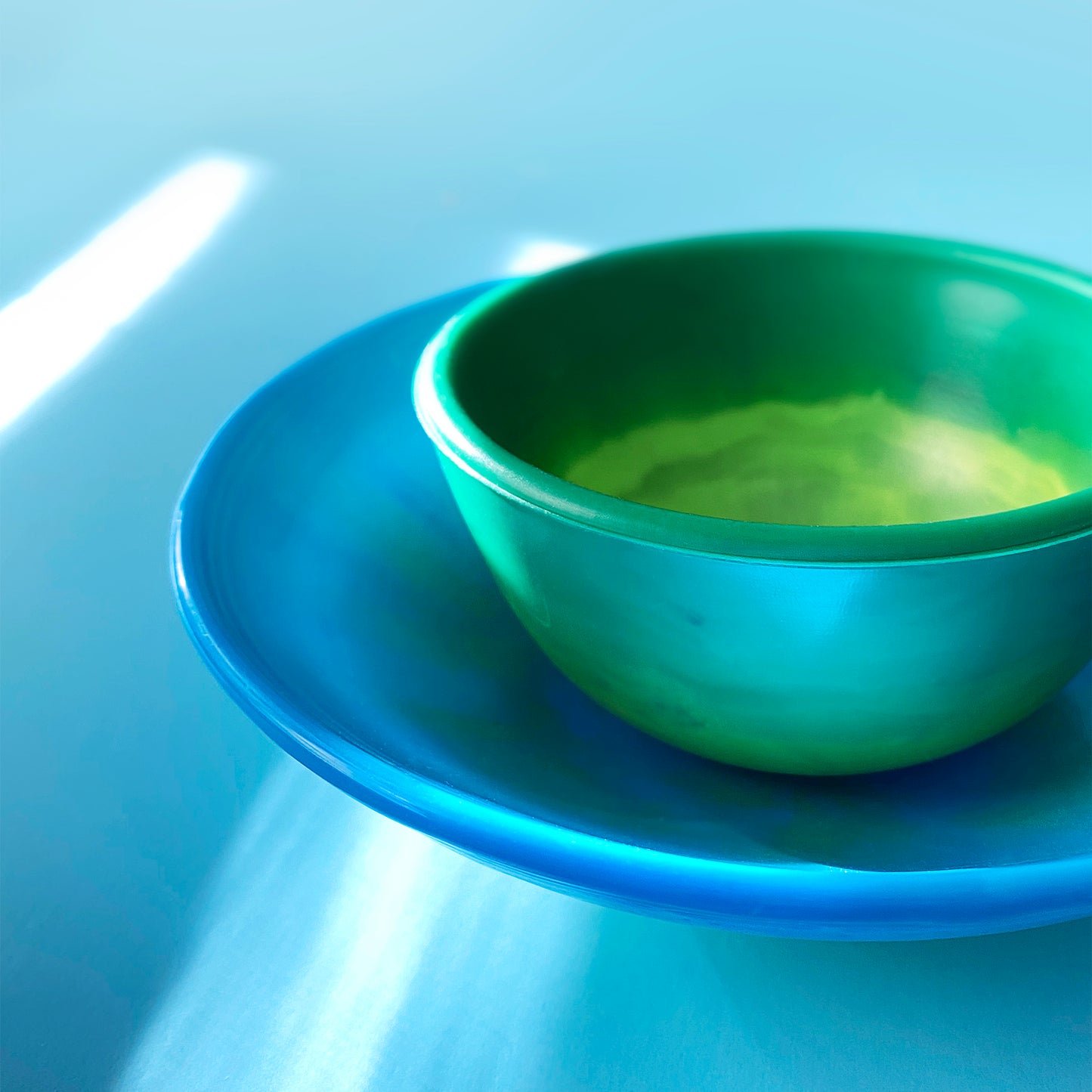 Plastics recycling: Bowls made from trash such as bottle tops, breadtags and PLA